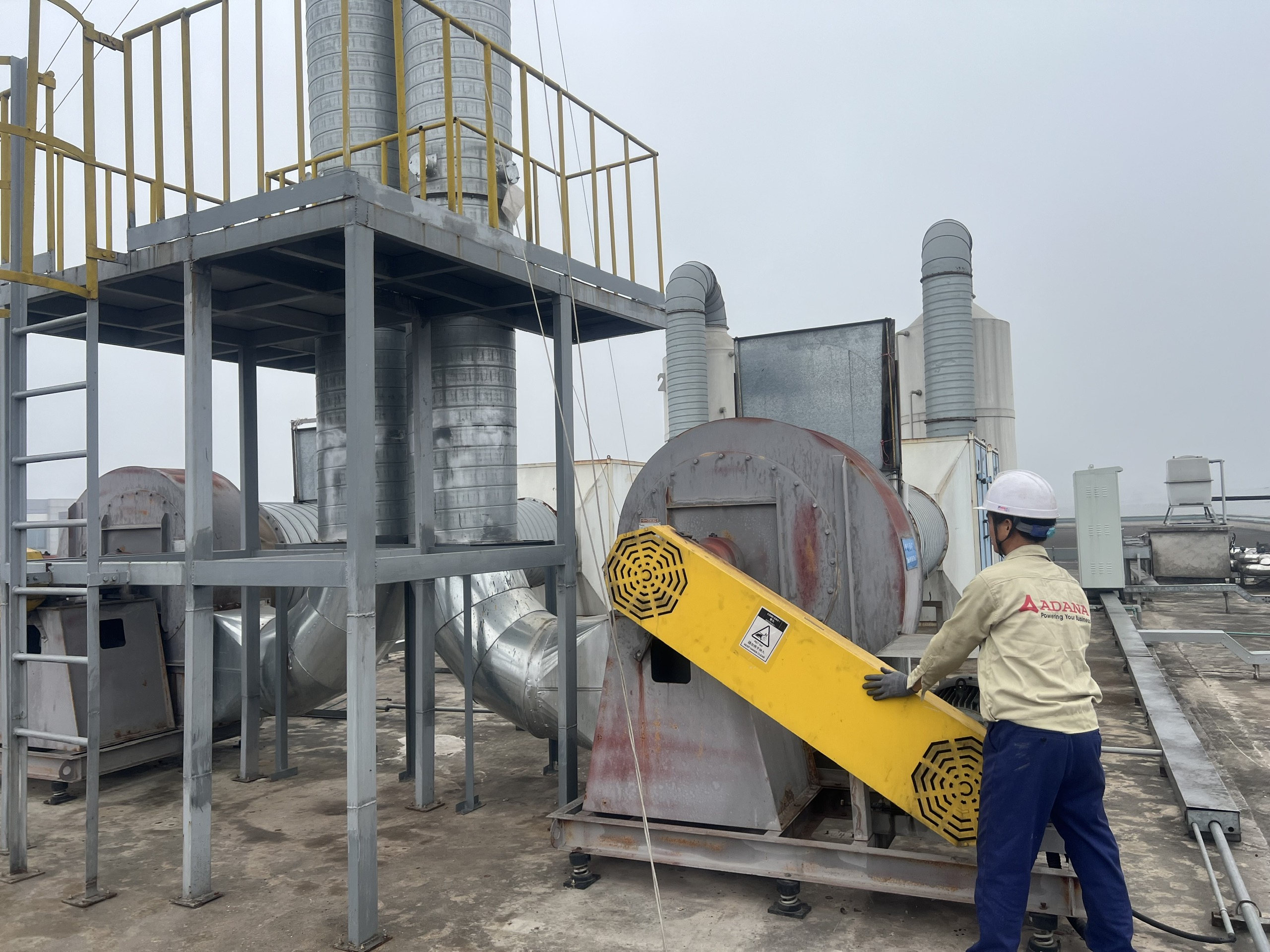 Thay bi quạt thông gió nhà xưởng